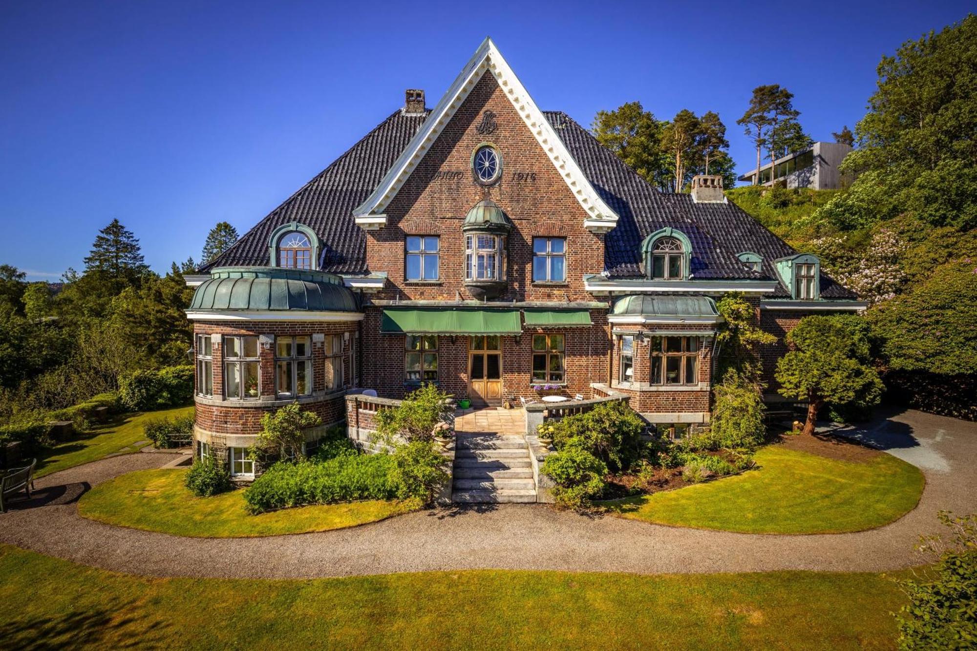Unique Victorian Villa With Private Coastline Bergen Esterno foto